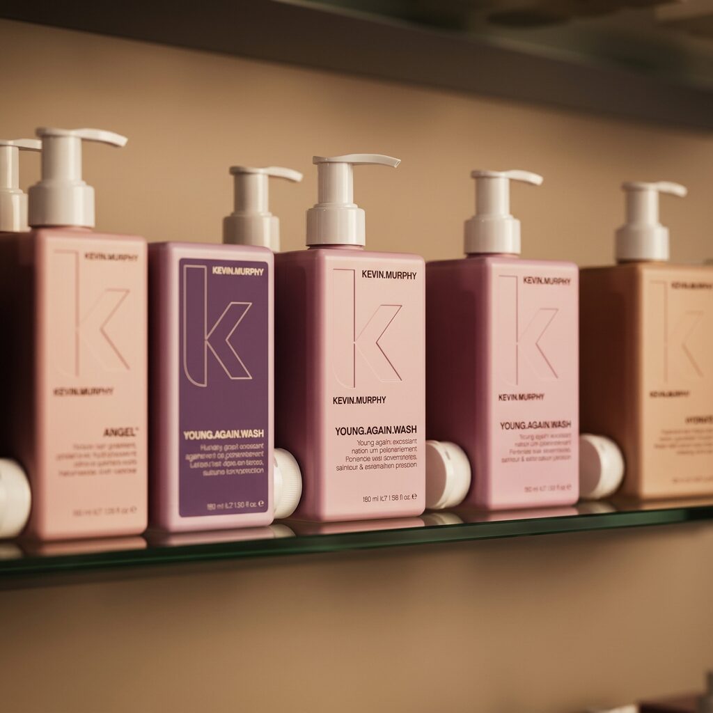 Detailaufnahme der Haarpflegeprodukte im Coiffeursalon in Frauenfeld