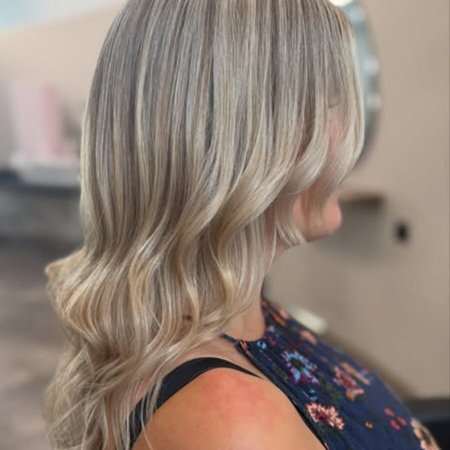 Helles Blond mit ruhigem Farbbild – Coiffeur Frauenfeld