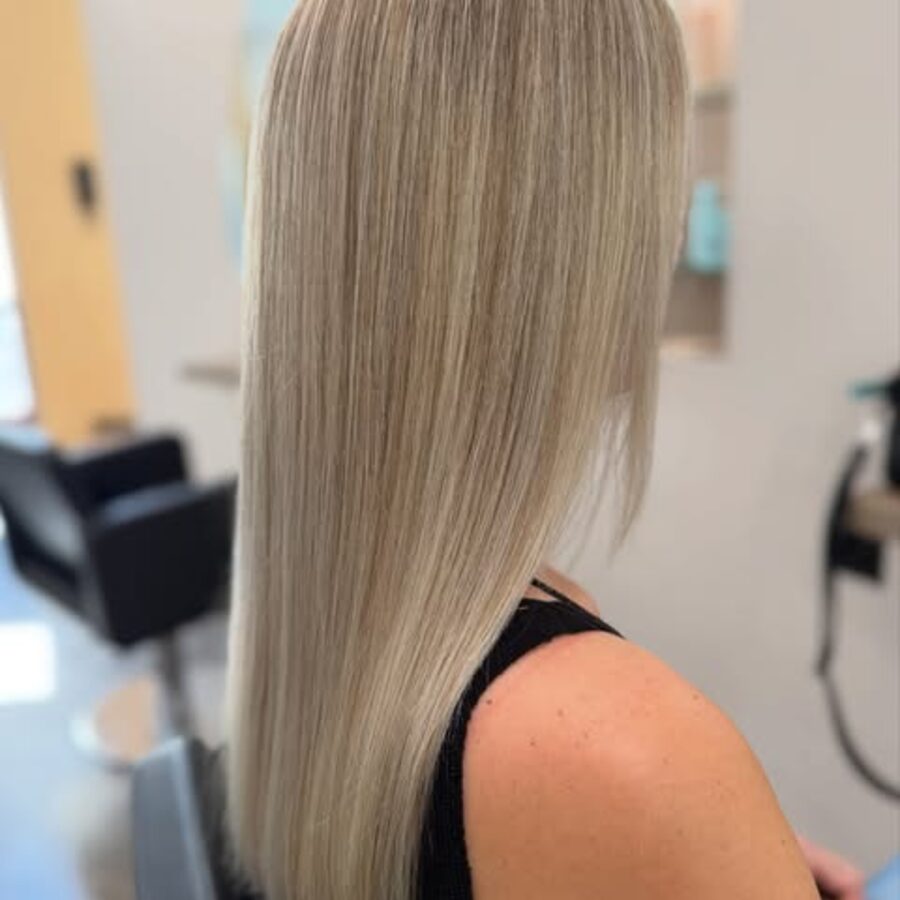 Blond-Veredelung mit kühlem, gleichmässigem Finish – Coiffeur in Frauenfeld