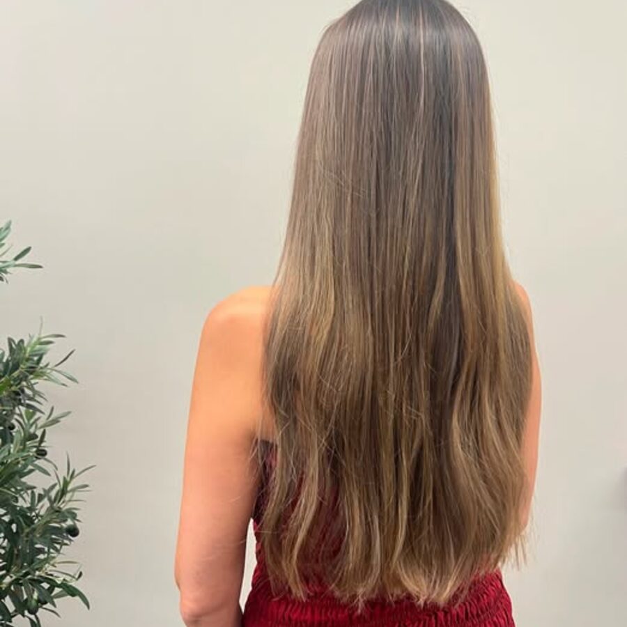 Langes Haar mit natürlichem Blondton – Hair & More Frauenfeld