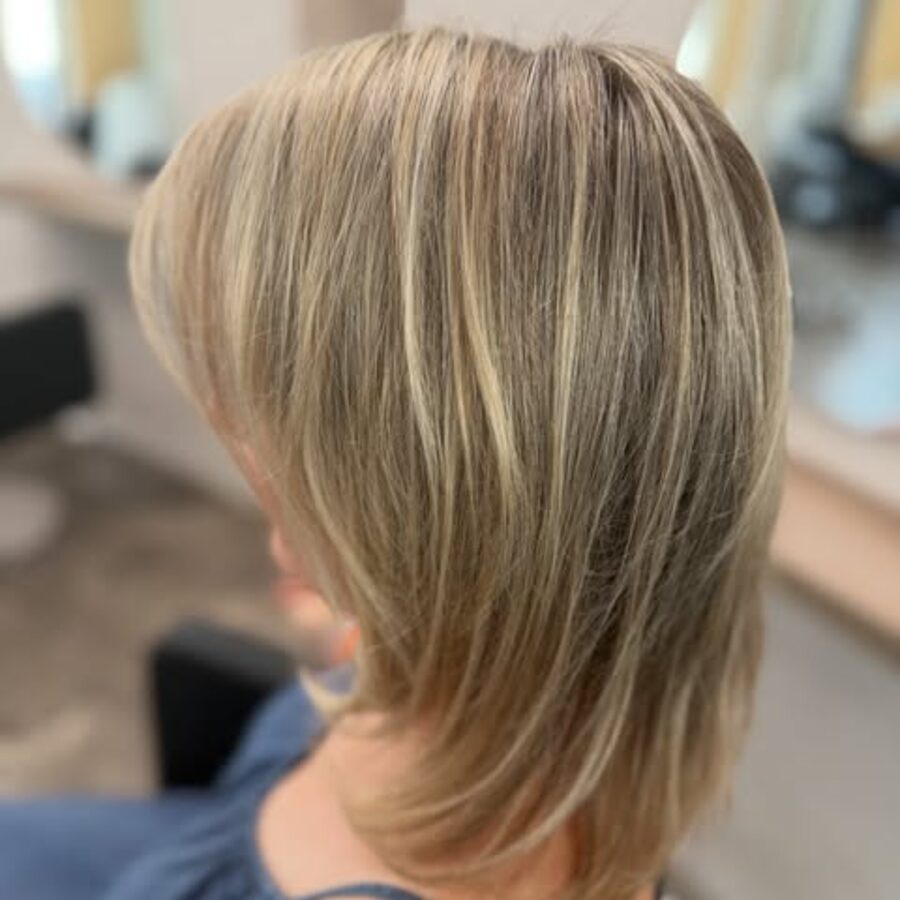 Weiches, natürliches Aschblond nach Balayage-Korrektur – Hair & More Frauenfeld