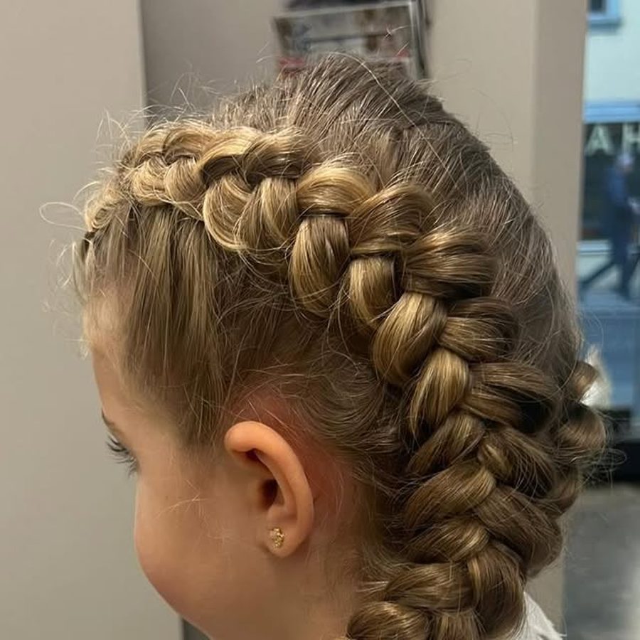 Geflochtene Kinderfrisur bei einem Mädchen – Hair & More Frauenfeld